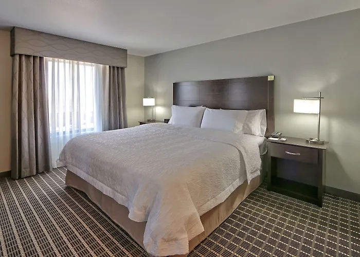 Hampton Inn & Suites Albuquerque Airport